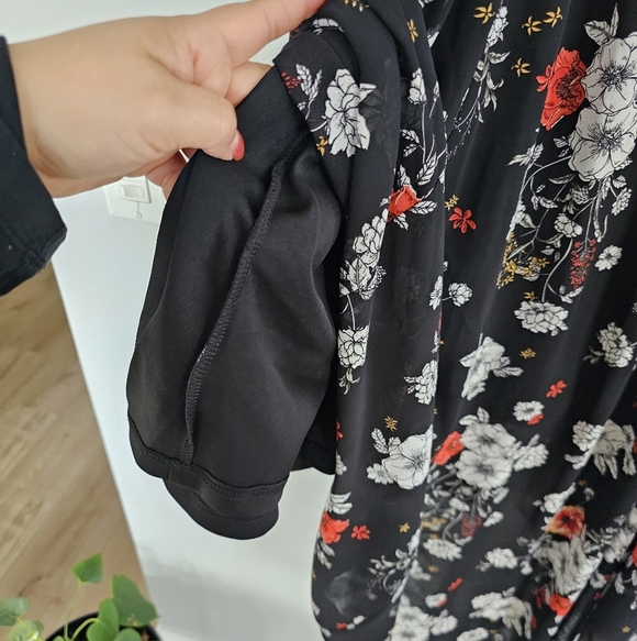 TORRID Black Floral Hi-Lo Chiffon Cold Shoulder Maxi Dress Size 0 - Picture 6 of 6